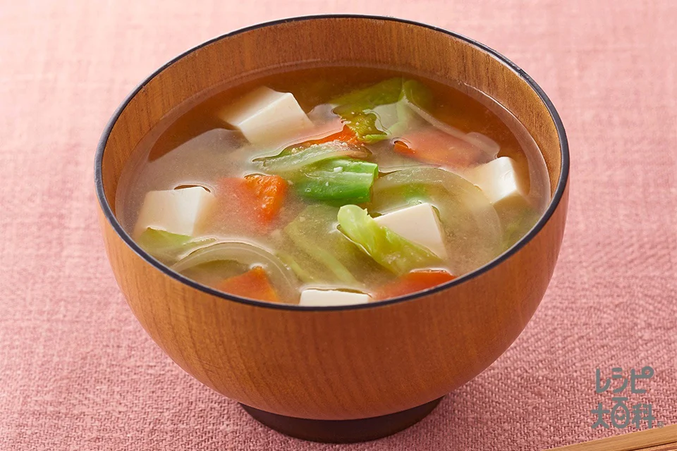 キャベツと豆腐のみそ汁