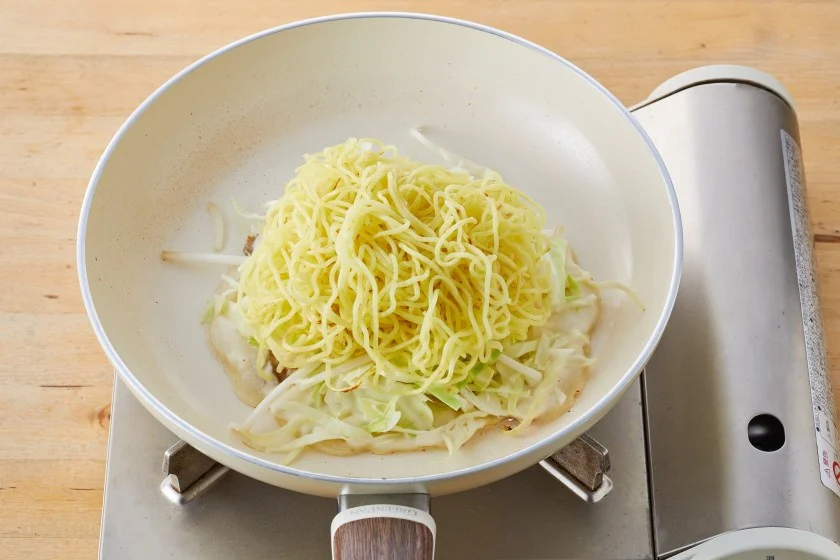 うま味とコクの麺が決め手のお好み焼きのつくり方_6_1