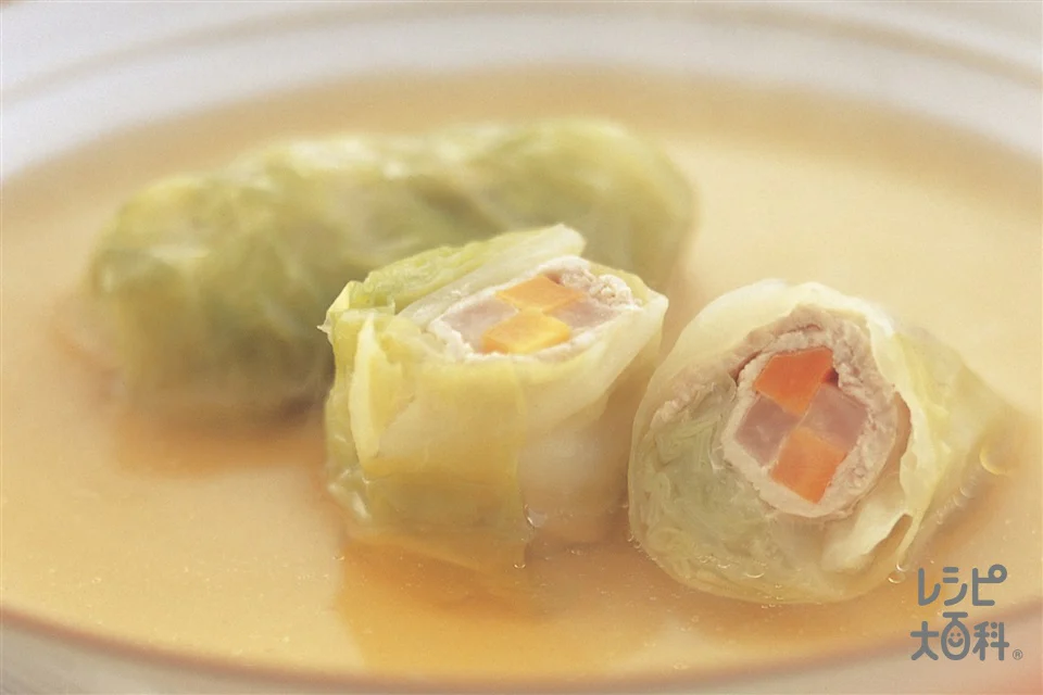 豚薄切り肉とスティック野菜のロールキャベツ　コンソメ味