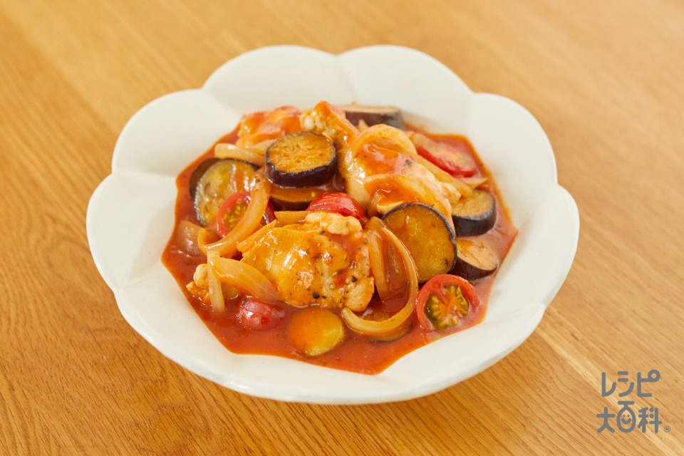 鶏手羽元となすのトマトソース煮込み