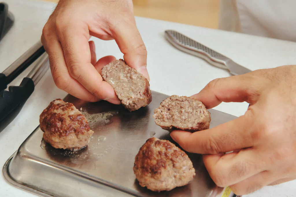 「塩」で解き明かす!肉汁たっぷりハンバーグのメカニズム