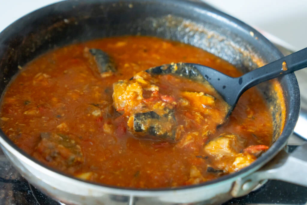 「サバ缶とトマトの韓国風コチュジャンカレー」をつくってみよう！