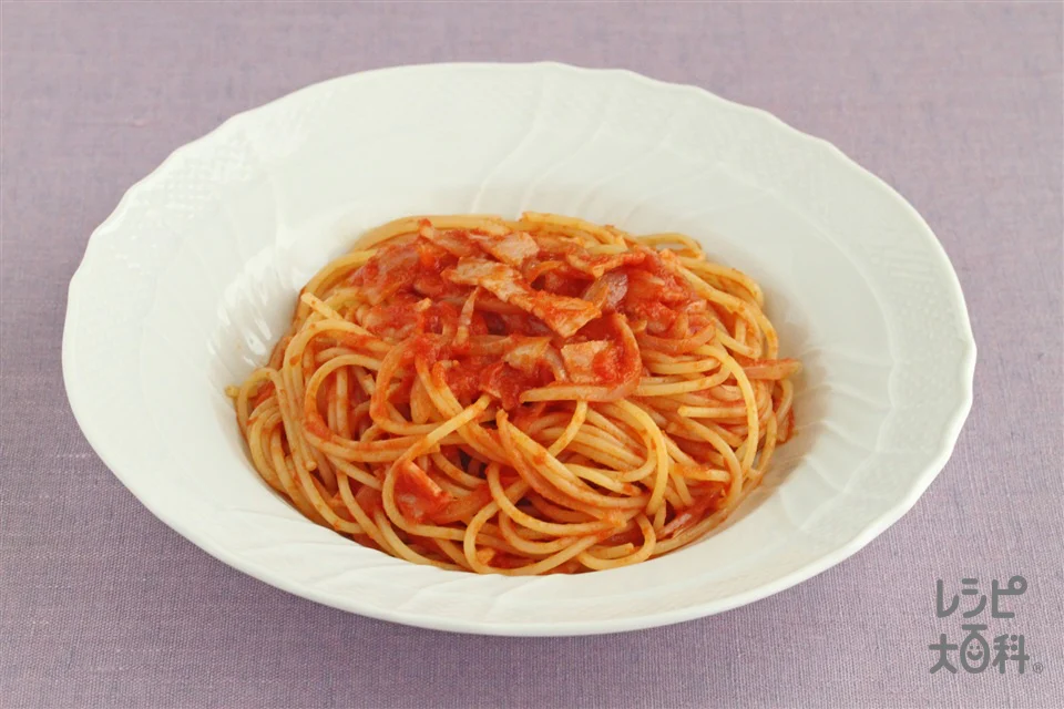 トマトとベーコンのパスタ