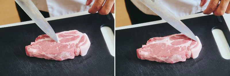 厚切りの豚肉に切れ込みを入れている様子