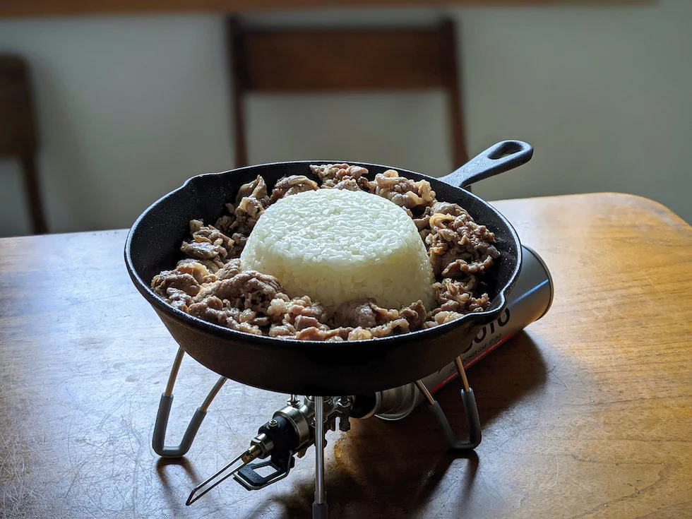 ご飯がうまい！お肉たっぷりで満足感のある豪快プレート