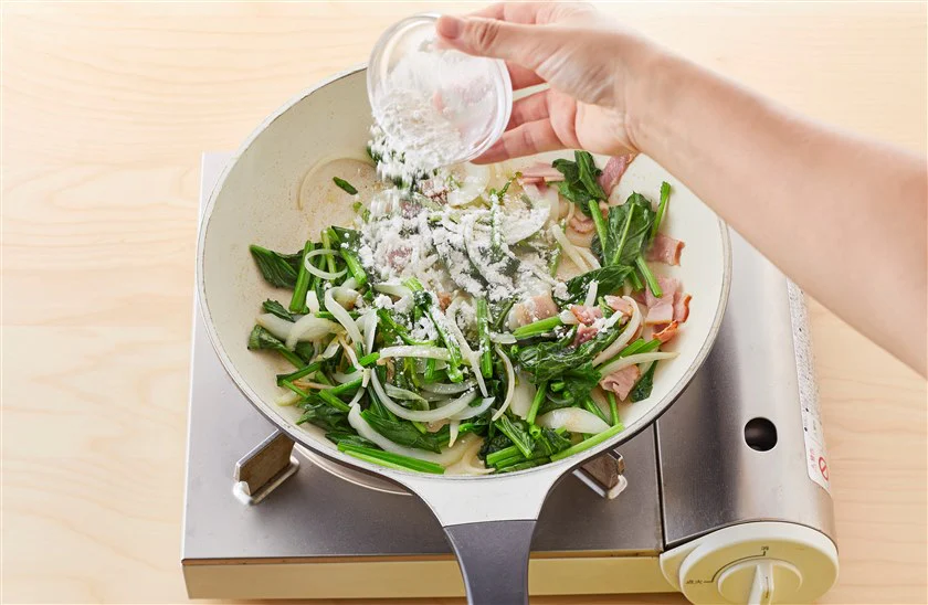 ほうれん草とベーコンのクリームパスタのつくり方_3_1