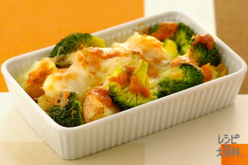 じゃがいもとブロッコリーのみそチーズ焼き