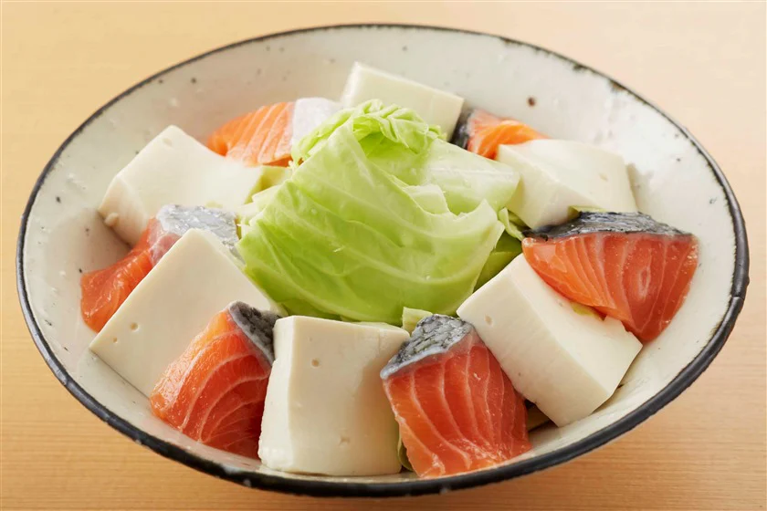 鮭と豆腐・キャベツのキムチレンジ蒸しのつくり方_3_3