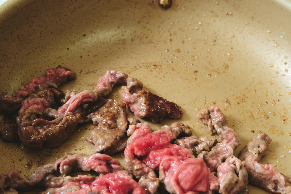 フライパンについた焼き目もおいしさのもと