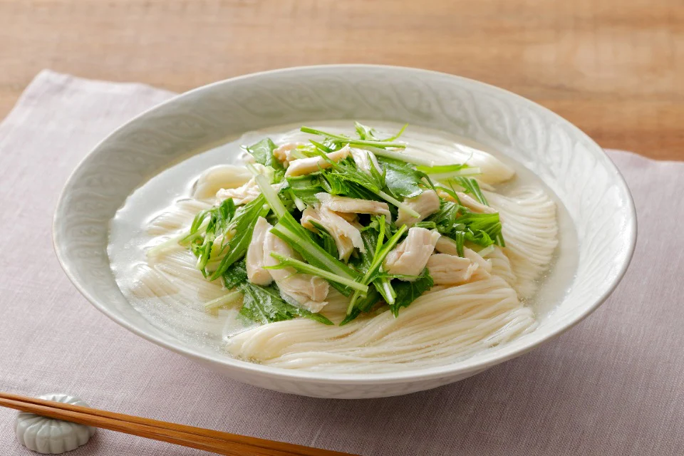 水菜と蒸し鶏の鶏だしそうめん