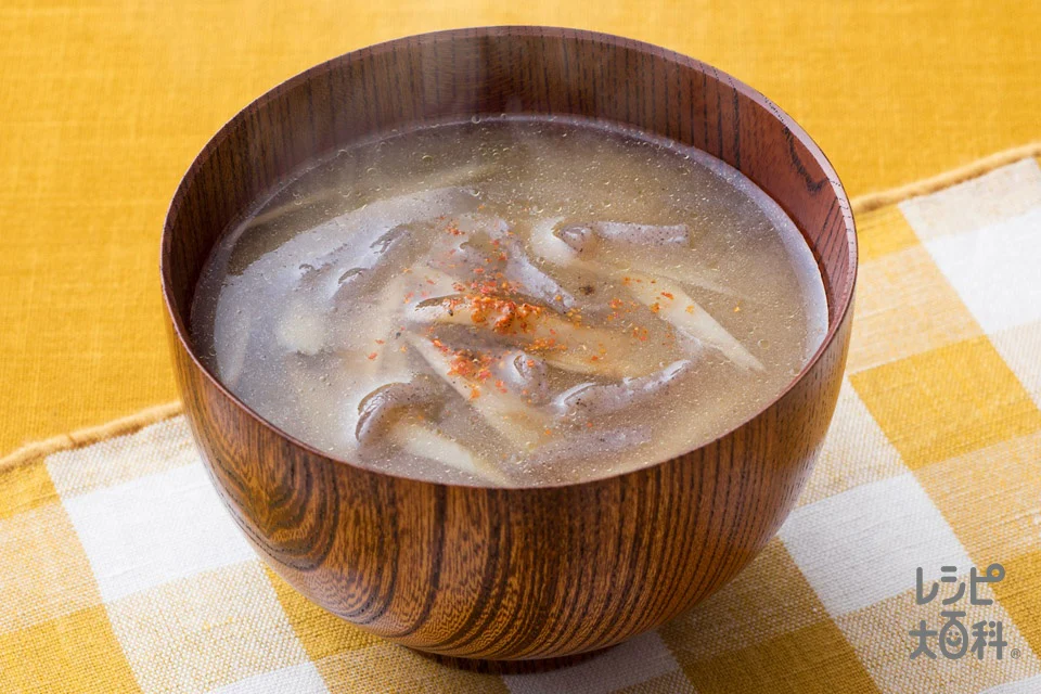 ささがきごぼうと突きこんにゃくのみそ汁