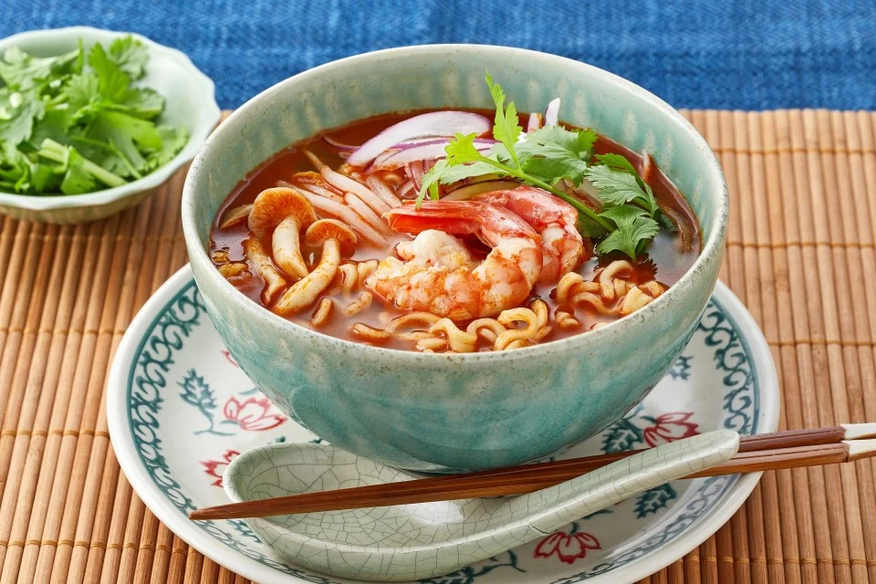 エスニック気分のあがる夏♪
タイで愛される即席麺
「Yum Yum®」で楽しもう!