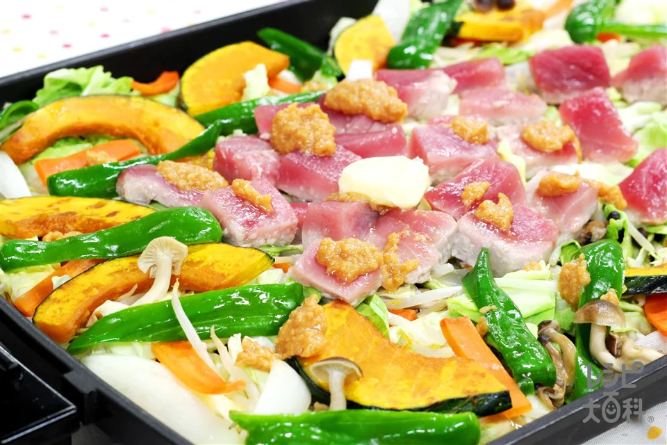 ホットプレートで!! まぐろと夏野菜のちゃんちゃん焼き風