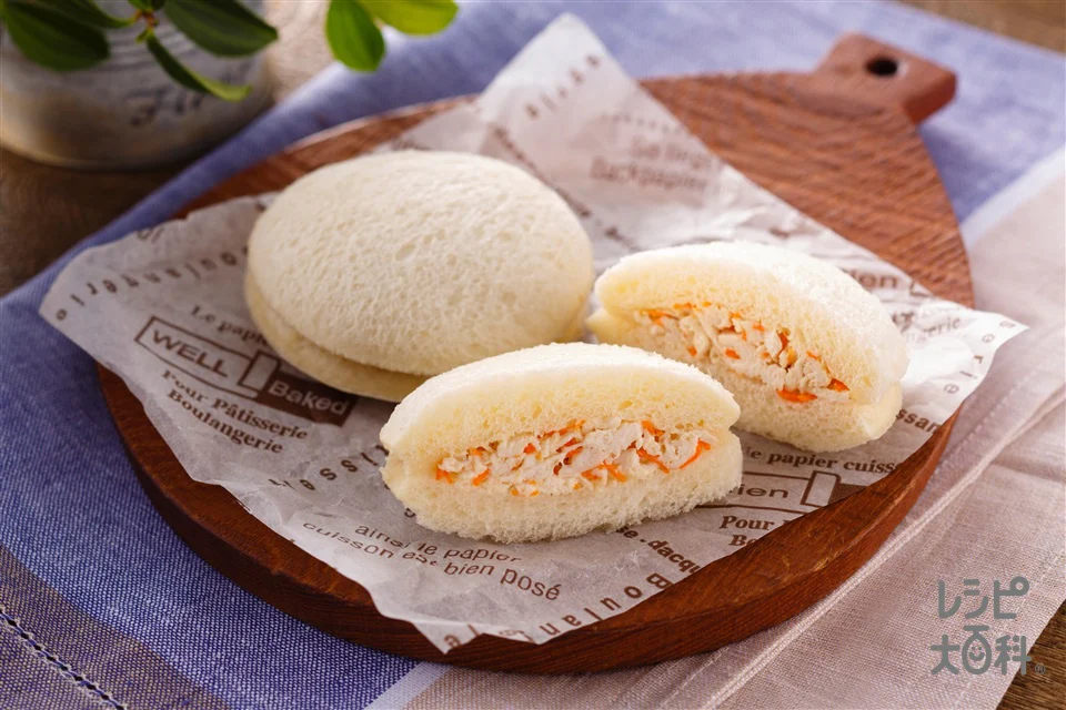 蒸し鶏とにんじんのごまマヨサンド