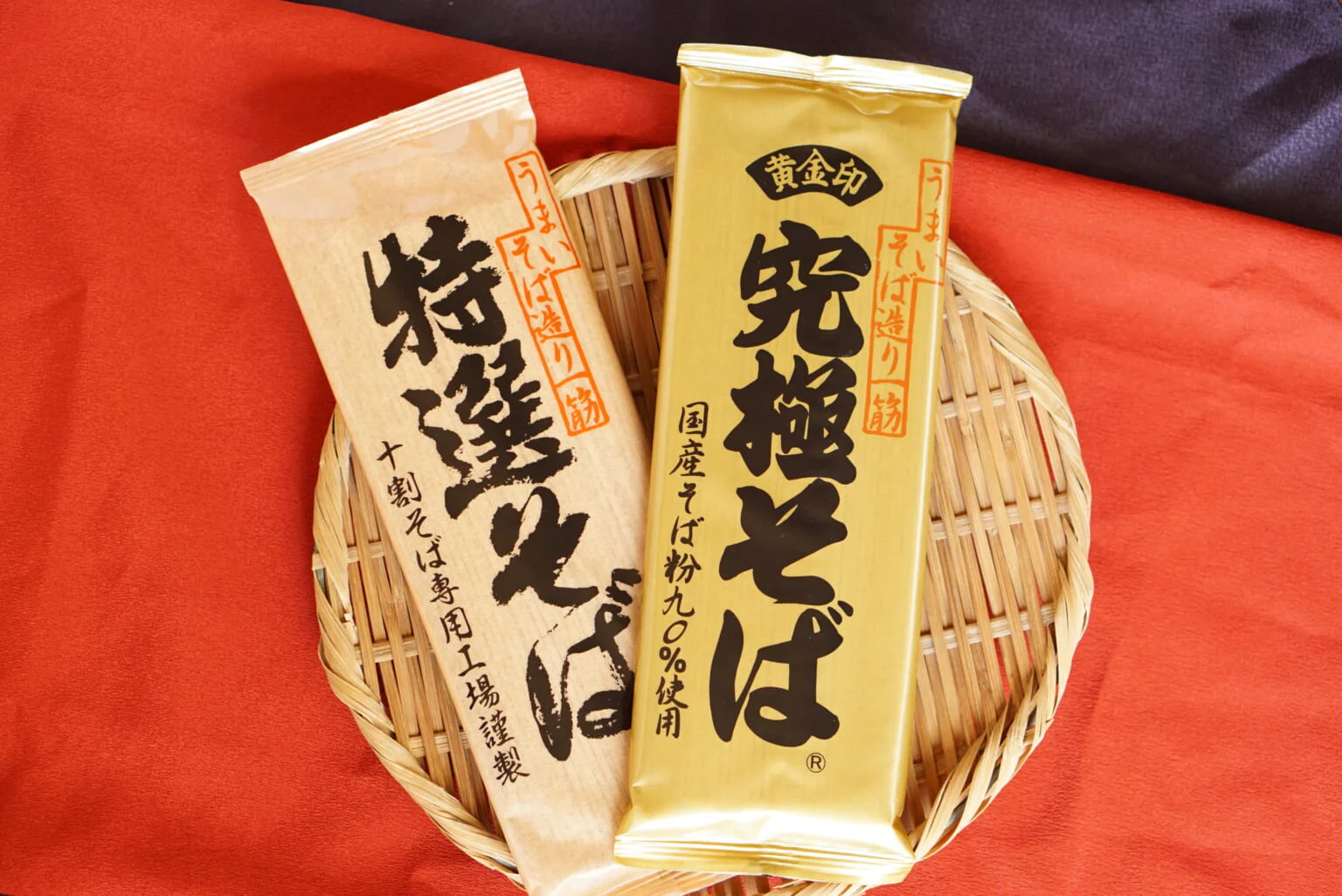そば粉100%の「特選そば」や、そば粉90%の「究極そば」