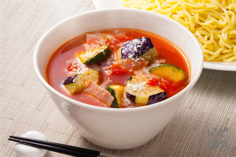 なすとズッキーニのトマトつけ麺