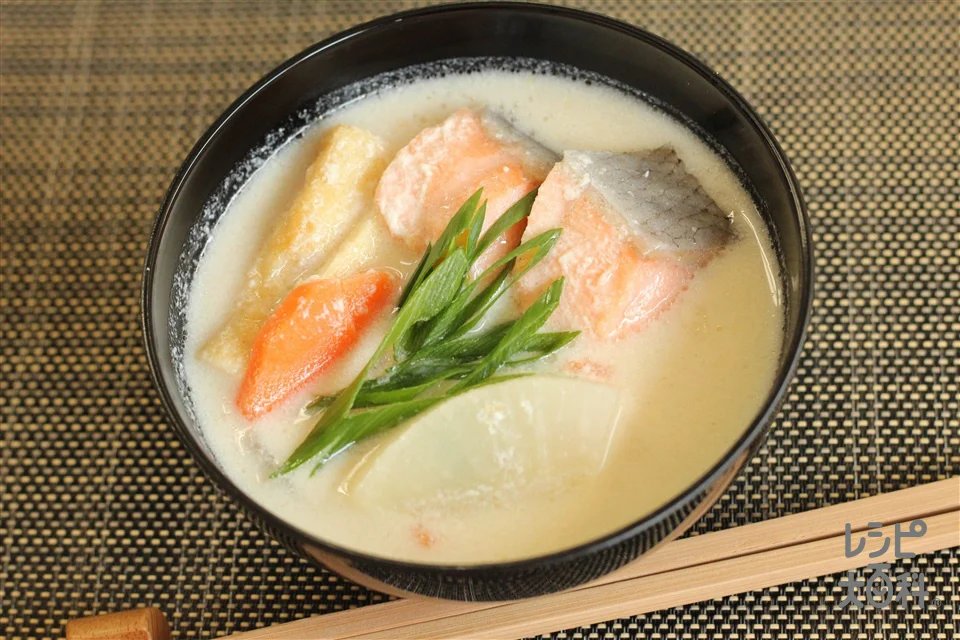 子どももOK!鮭の粕汁牛乳仕立て