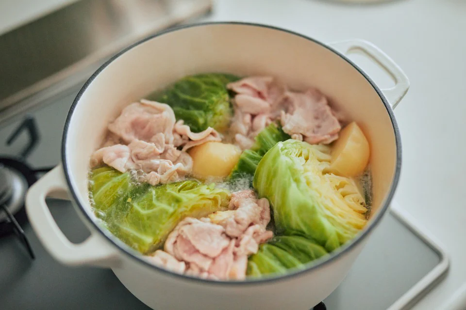 春キャベツと新じゃがのうま塩バター鍋のつくり方_2_3