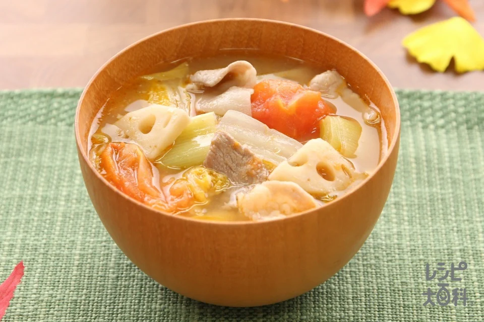 トマトと冬野菜のモリだくさんみそ汁