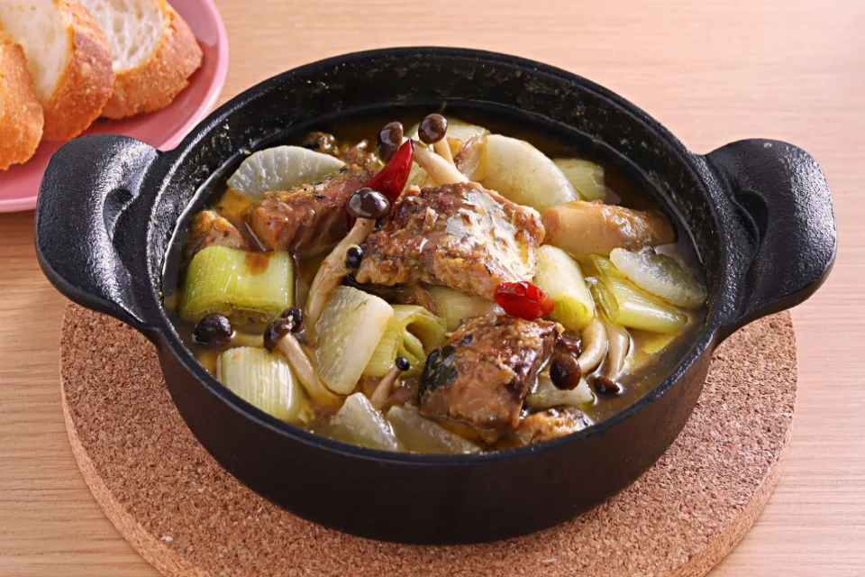 Wだし!さば缶の黒アヒージョ・カレー風味