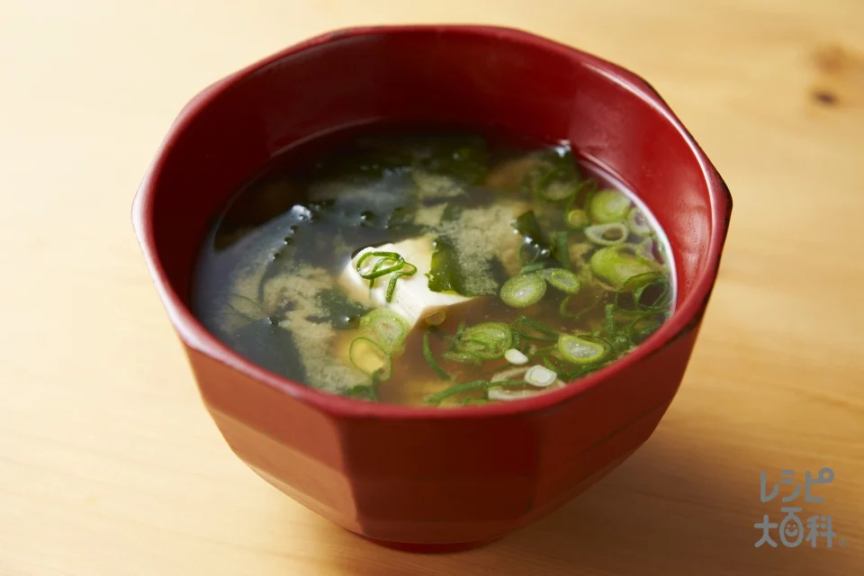 豆腐とワカメのみそ汁