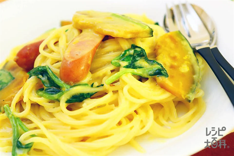 南瓜とほうれん草のクリームパスタ カレー風味