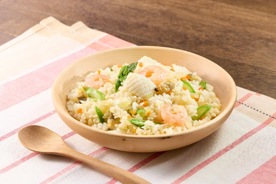 火いらず シーフードのうま味広がるガーリックピラフ