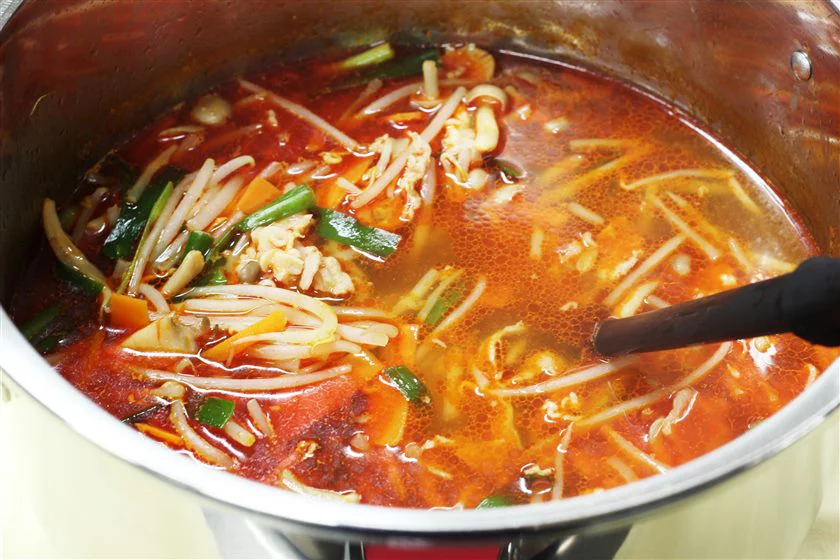 カット野菜でつくる豚キムチうどんのつくり方_2_1
