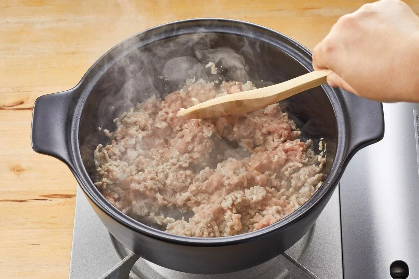 山盛り鶏そぼろと春雨の濃厚白湯鍋のつくり方_2_1