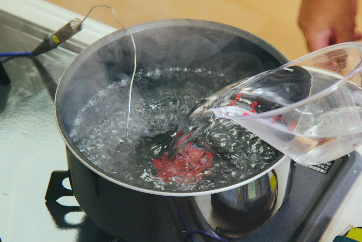 差し水をしている様子