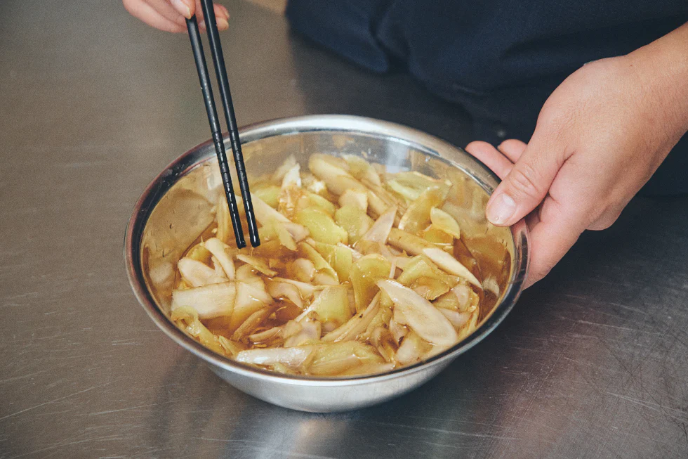 おいしいお酢レシピ「しょうがとごぼうのうま味たっぷりガリ」