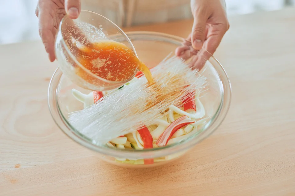 かにかまと野菜のレンジ春雨のつくり方_2_1