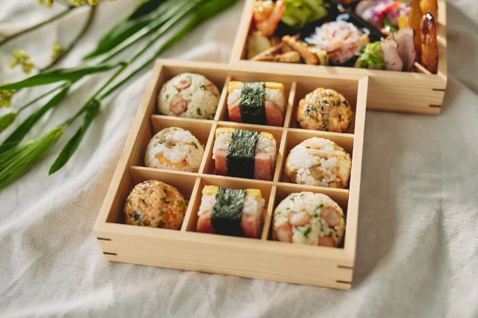 行楽シーズンにオススメ!
見た目も愛らしい
華やかおむすびレシピ8選