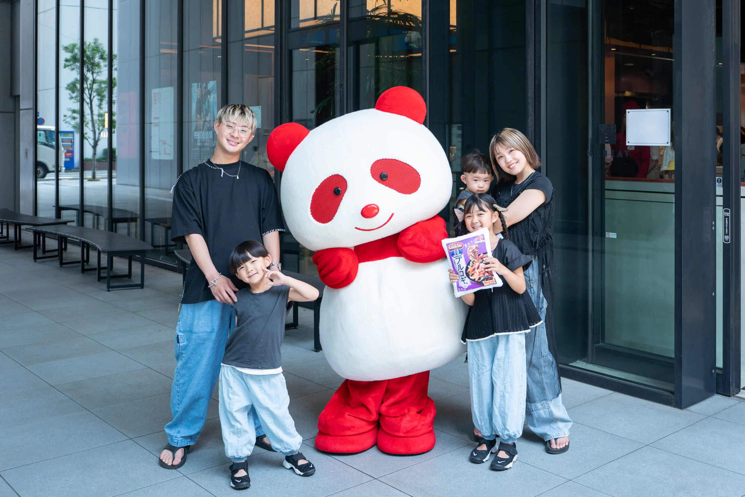 家族5人、自宅で楽しむ韓国料理。
「ゆずみつ🐝」ファミリーと味わう
新「Cook Do® KOREA!」