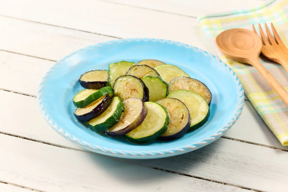 夏野菜のガーリックコンソメ和え