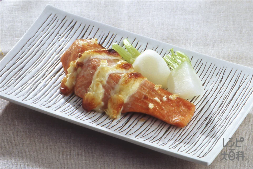 秋鮭のにんにくマヨ焼き