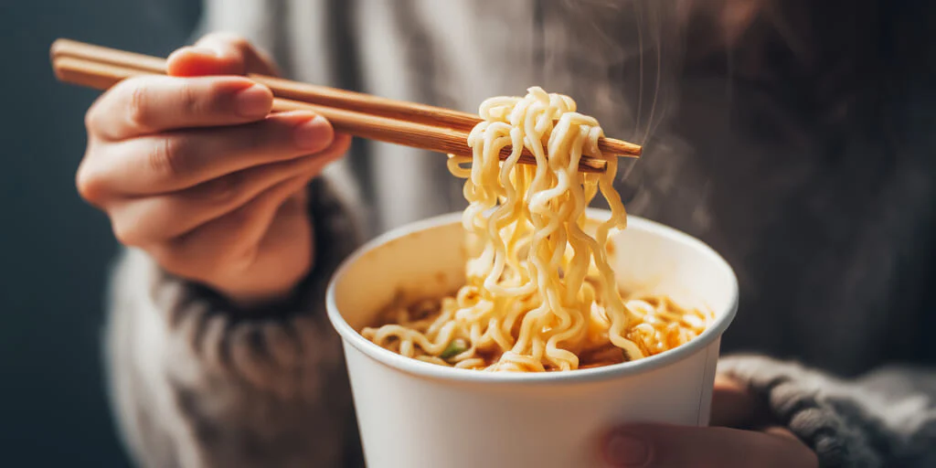 実は野菜の〇〇も?夜食に避けたい食べ物