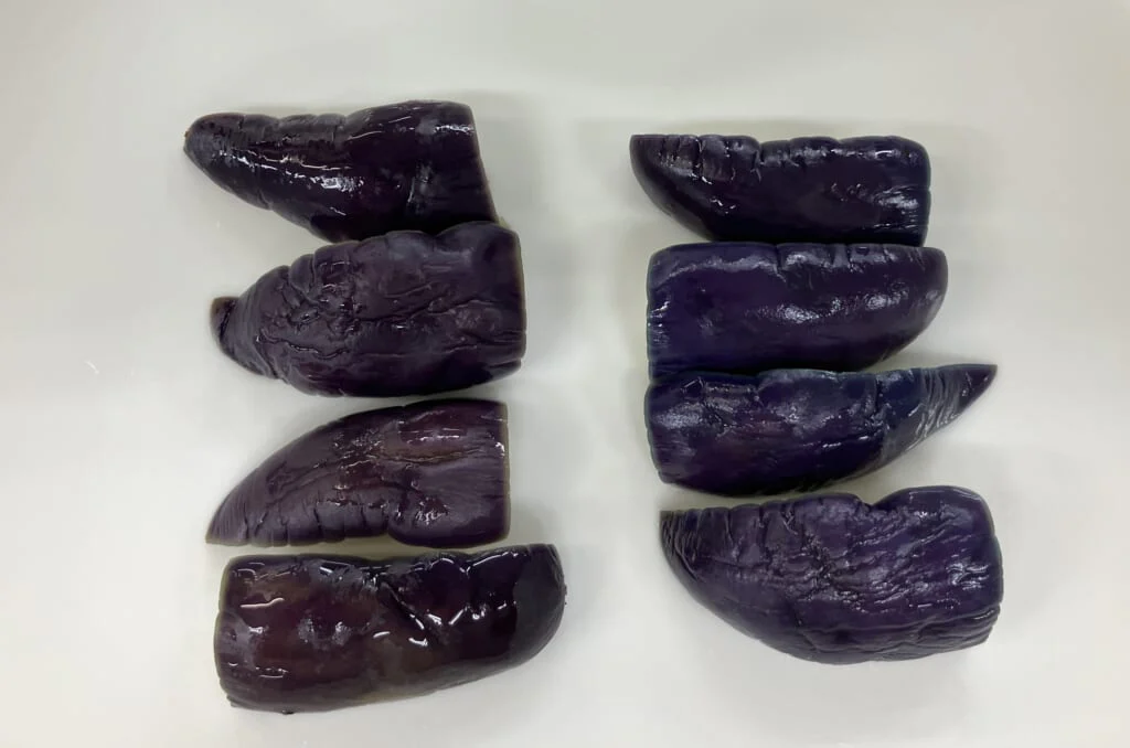 左:コラーゲンペプチドなし、右:ありで検証した様子