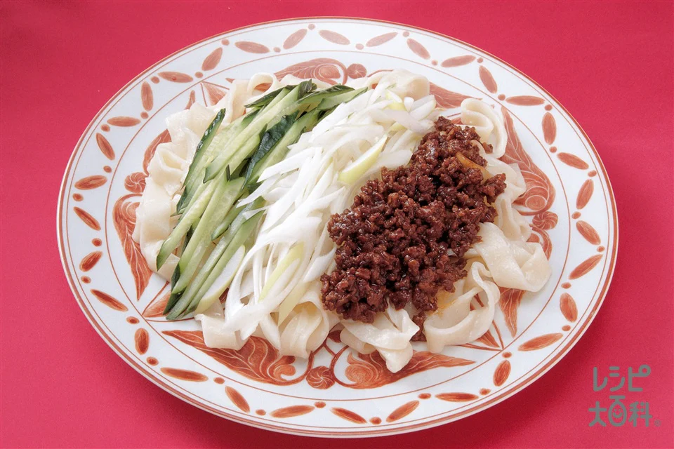幅広うどんのジャージャー麺