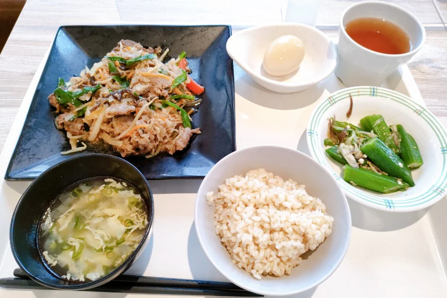 忙しい平日も基本的に自炊!食事を効率よく食べるコツ