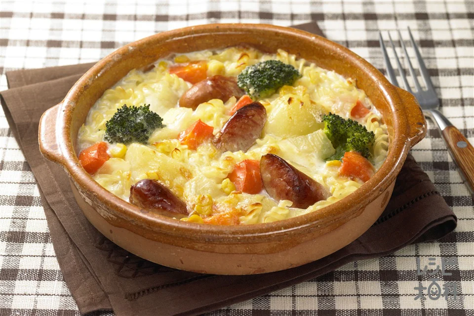 ナイス リメイク！ソーセージとじゃがコーンのパスタグラタン