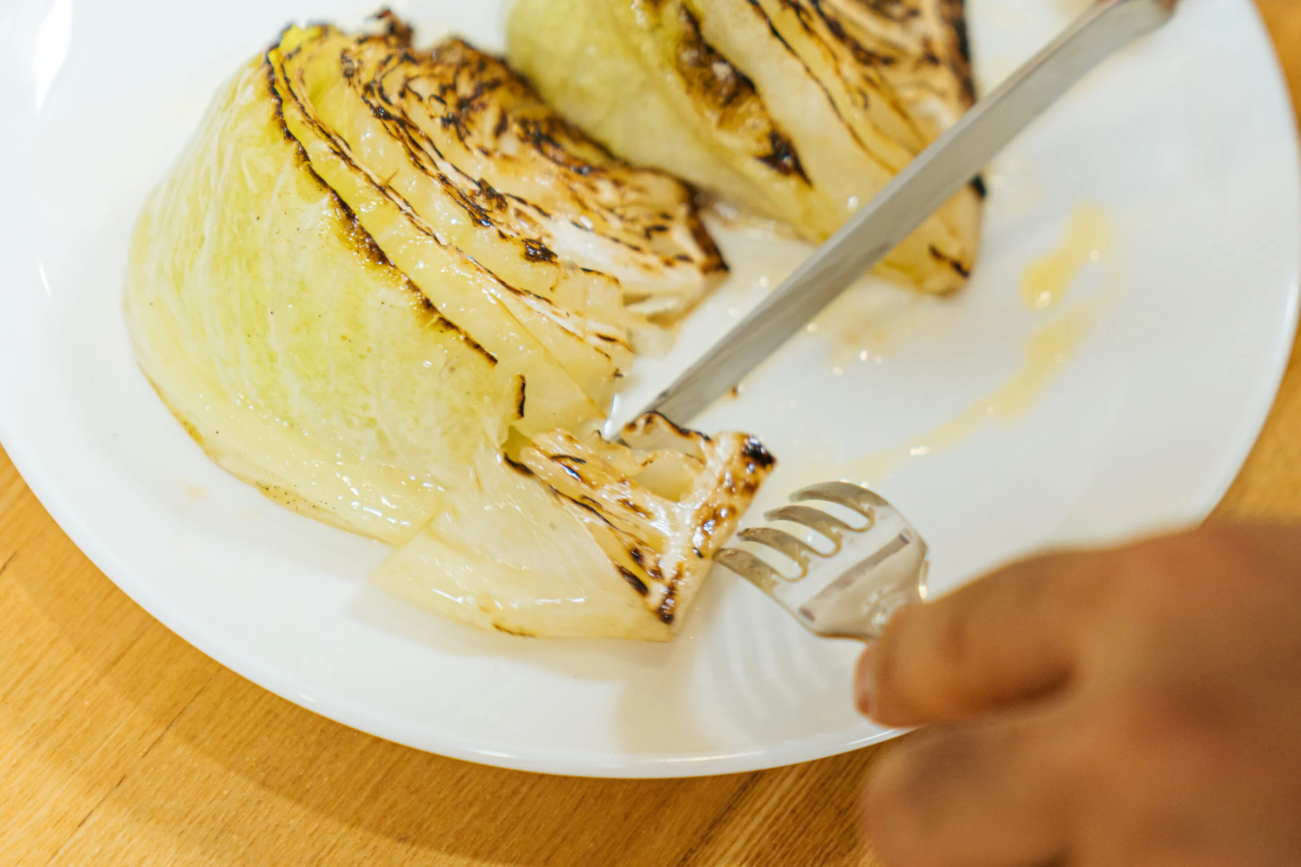 調理科学から見た、シンプルで奥深い「焼きの極意」【キャベツ・まいたけ・ナス編】