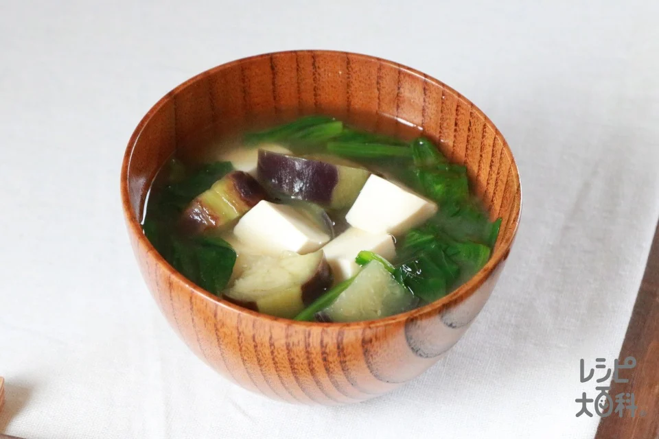 なすとほうれん草のみそ汁