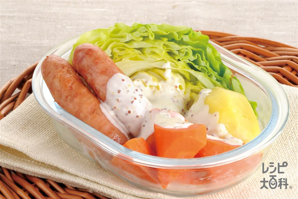 蒸し野菜とソーセージのホットサラダ