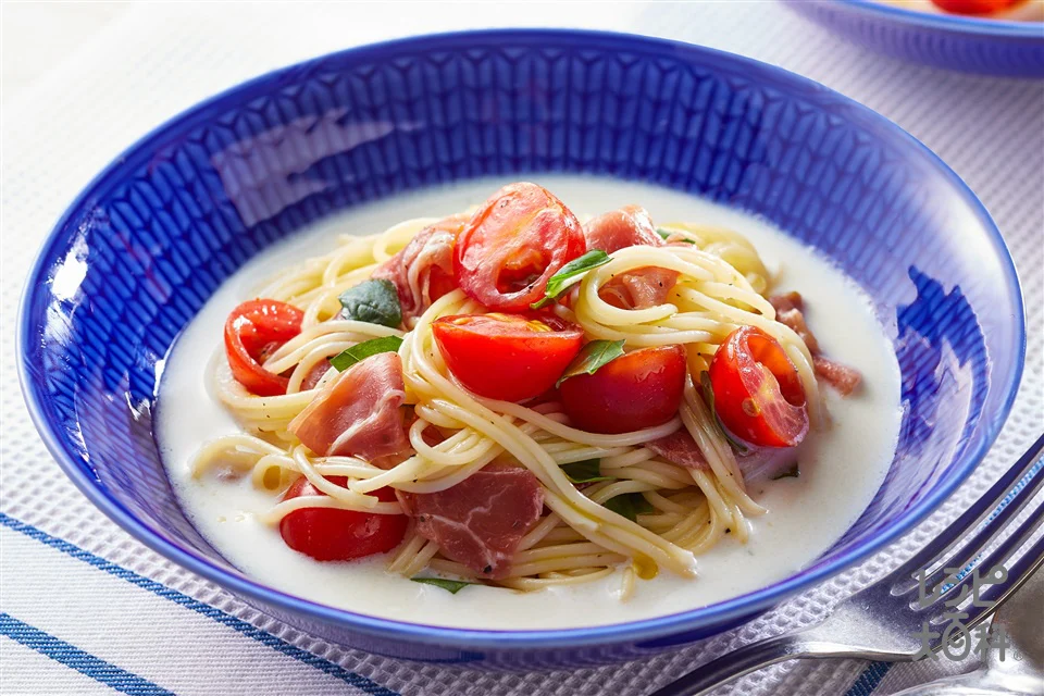 生ハムとトマトのヴィシソワーズ風パスタ