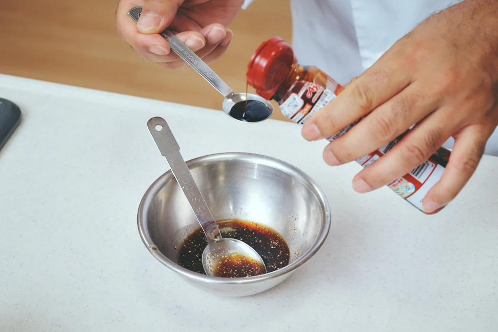 たれの調味料Aをすべてボウルに入れ、混ぜておきます