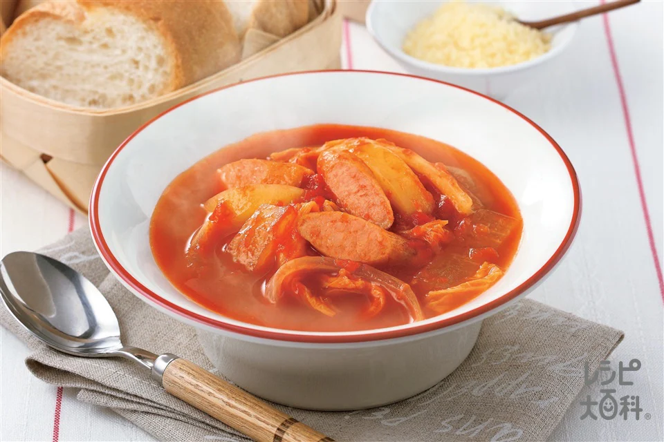 朝からあったか!ソーセージと白菜のトマトコンソメスープ