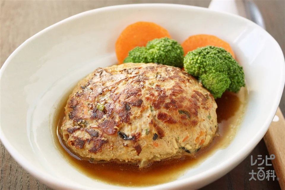 スプーンで食べる和風煮込みハンバーグ