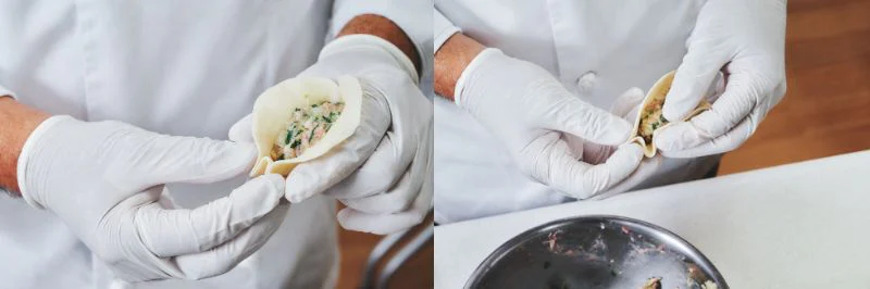 餃子を包む様子