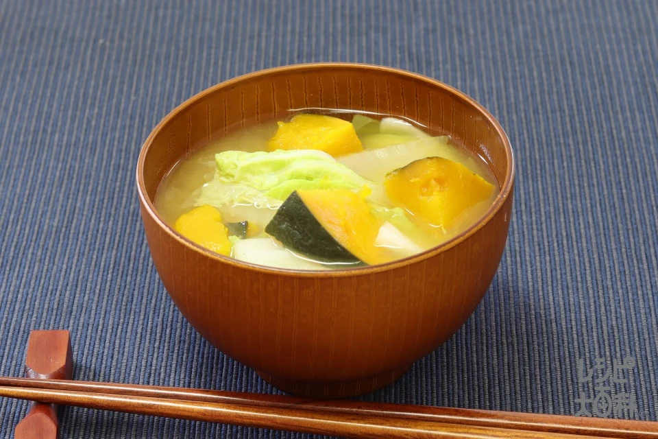 白菜とかぼちゃのしょうがみそ汁